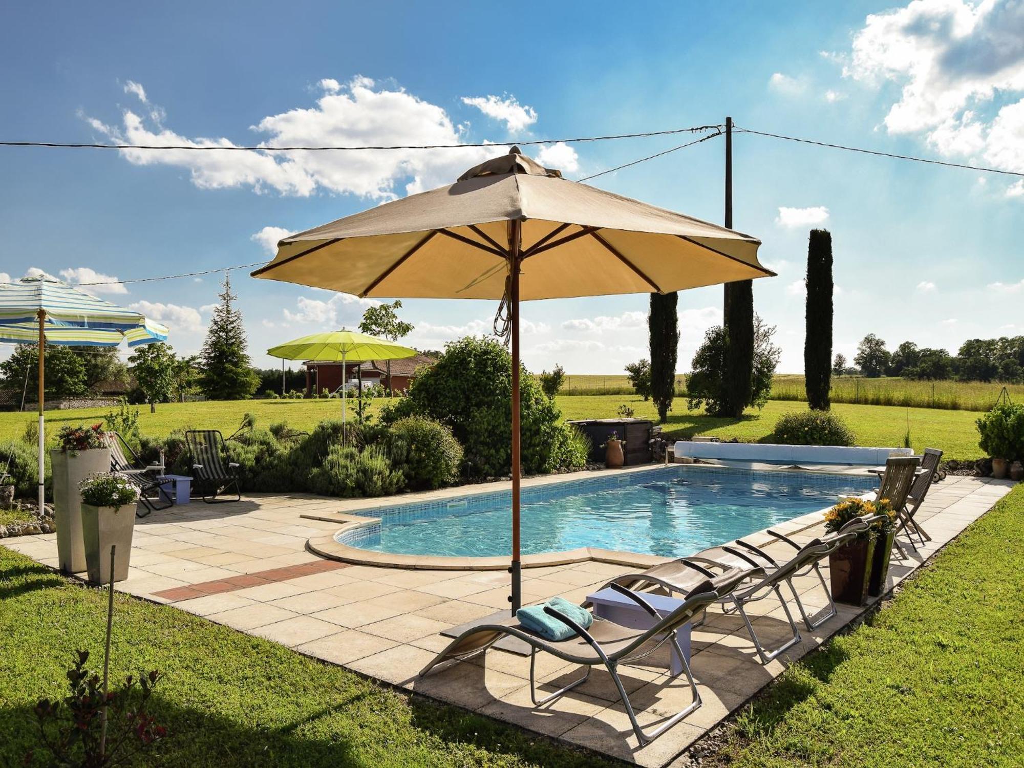 Snug Cottage In Saint Eutrope De Born With Pool ภายนอก รูปภาพ